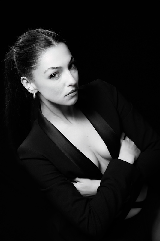 Laura, portrait de studio par Benjamin Auffret